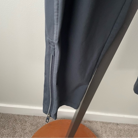 Lululemon Chill Motion Pant Melanite Ankle Zipper Snap Pocket Size Medium - Picture 5 of 11